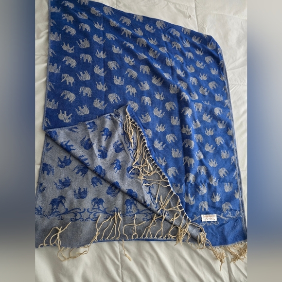 100% Cashmere Elephant Pashmina Scarf - Picture 6 of 6